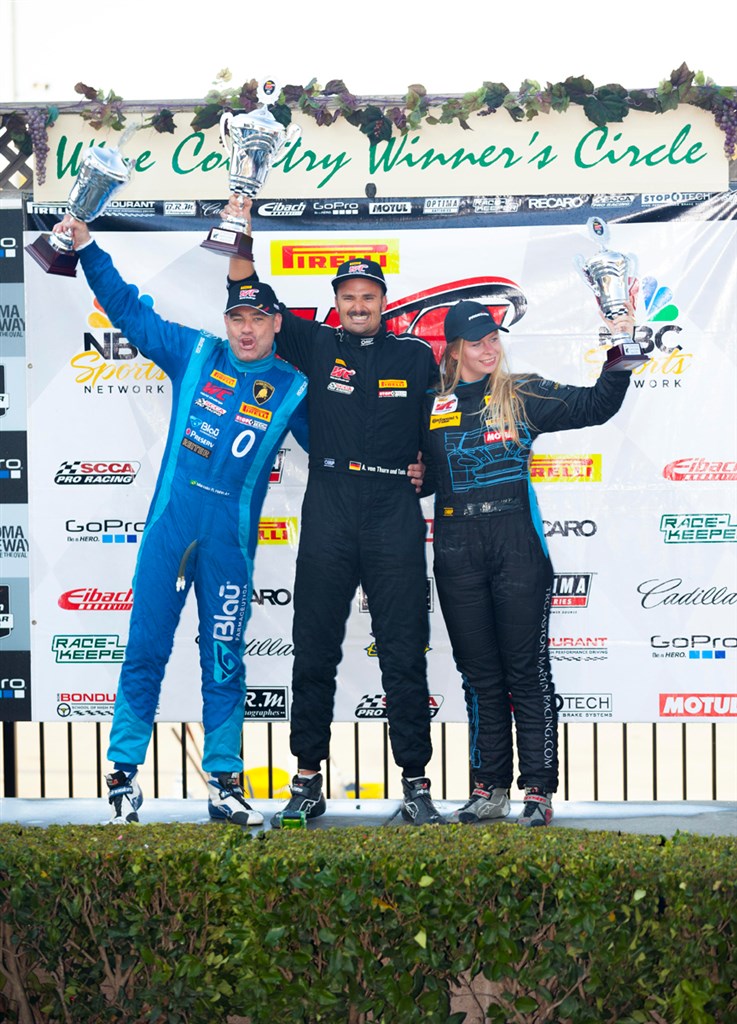 Christina Nielsen tog en pokal med hjem fra Pirelli World Challenge.
(Foto: Jan Kaiser)